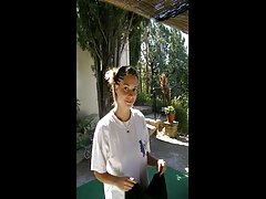 Morena bronceada Kosame Dash da mamada y se la follan al aire libre