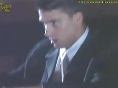 Chica salvaje es sodomizada por una polla enorme