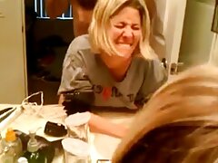 Chica tetona es follada por detrás