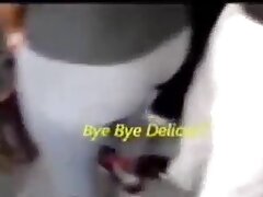 La aturdidora de pelo oscuro Alina Belle follada en la sala de estar