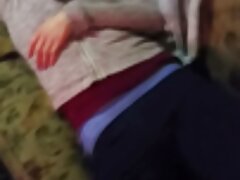 Perra flaca con latas pequeñas toma la polla de Oliver tan profundo como puede