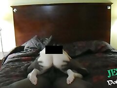 Hottie asiática Ember Snow complaciendo a un negro afortunado en la cocina