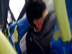 Morena asiática se folla a su compañera de cuarto