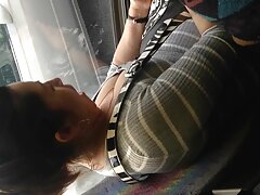 Jade Kush chupa un eje rígido y es follada al aire libre