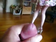 Brooke Lee juega travieso con su esclavo