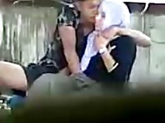 Pequeña morena follada en la cocina
