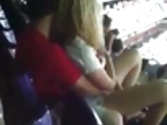 La insaciable Kali Roses con tetas pequeñas salta sobre una polla y se corre