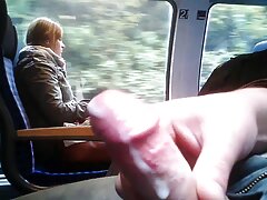 Tres deportistas compartiendo una polla dura entre ellas