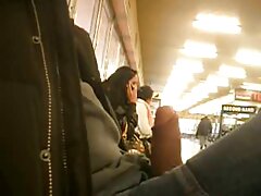 Trasero de raylene de pelo negro lleno de una varilla endurecida
