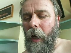 Puta latina es follada por detrás
