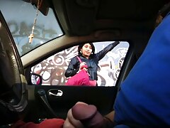 La hermosa jefa a menudo se folla a sus empleados