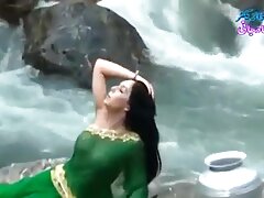 Madre pervertida Katie Monroe se folla a un tipo afortunado en POV