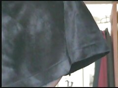 Pelirroja milf Andi Rye se masturba sola en el baño