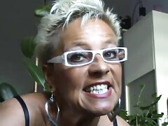 La linda adolescente Marina Angel es follada en el salón de clases