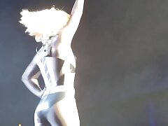 Victoria Steffanie abre las piernas para una polla dura