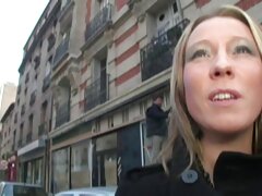 Morena recibe un gran masaje